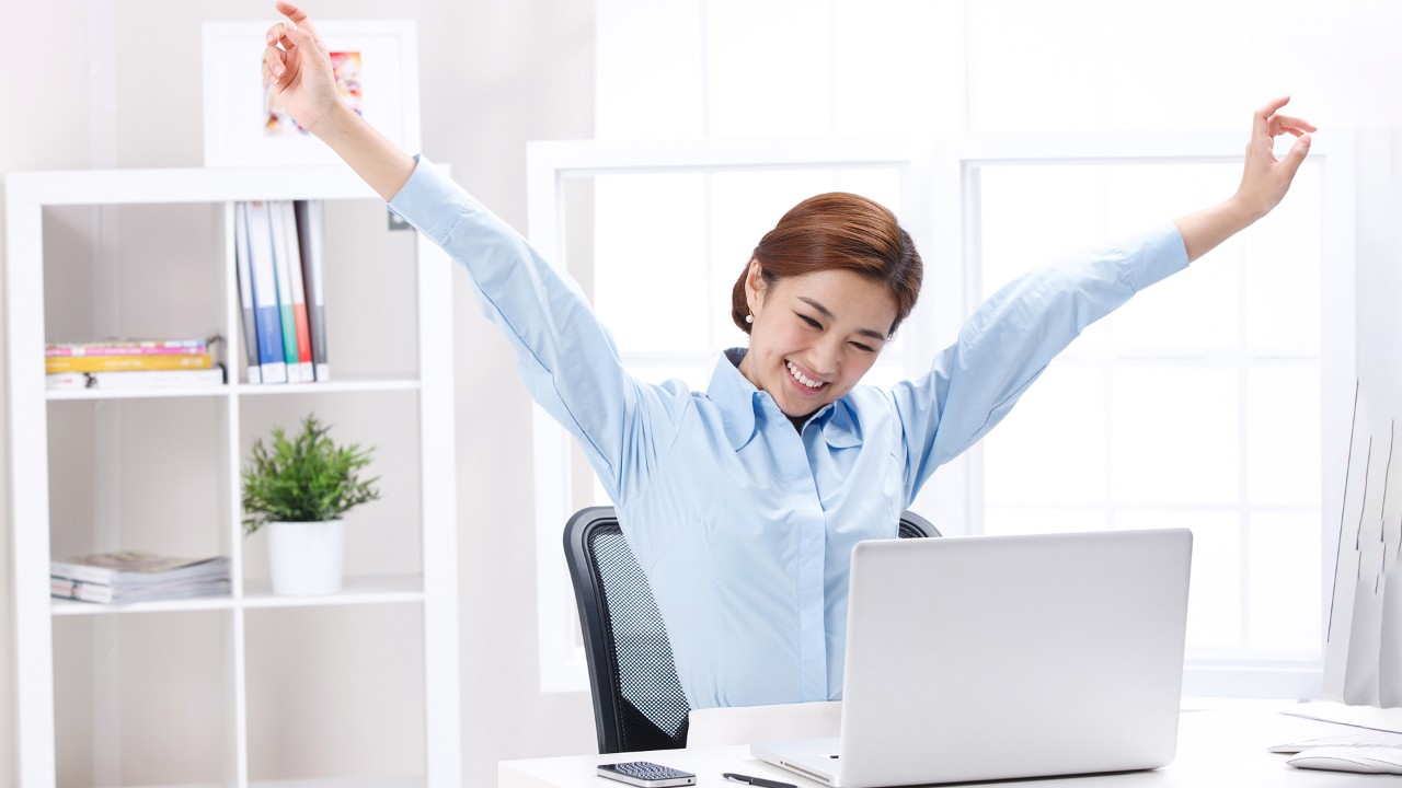 工作的女孩,图片用于信用卡我的分期我做主