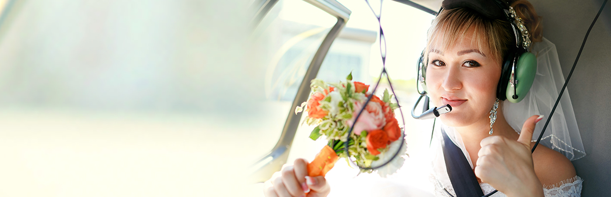 在直升机上的新娘；图片用于信用卡每月“汇”享携程礼券