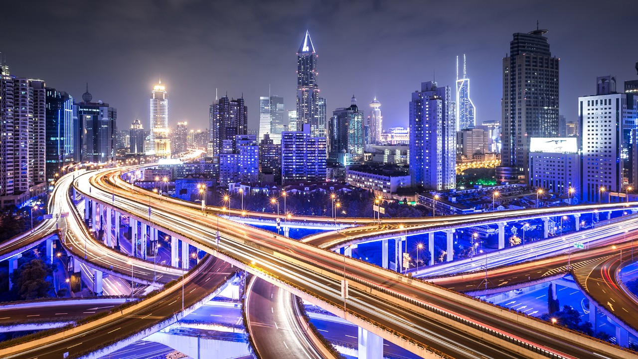 夜景下的立交桥;图片用于臻享专属优惠