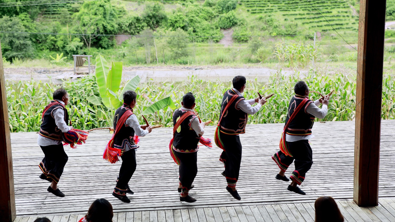 拉祜族富有诗意的歌舞；图片用于尚玉四境“融·自然”礼赞之程渐入佳境