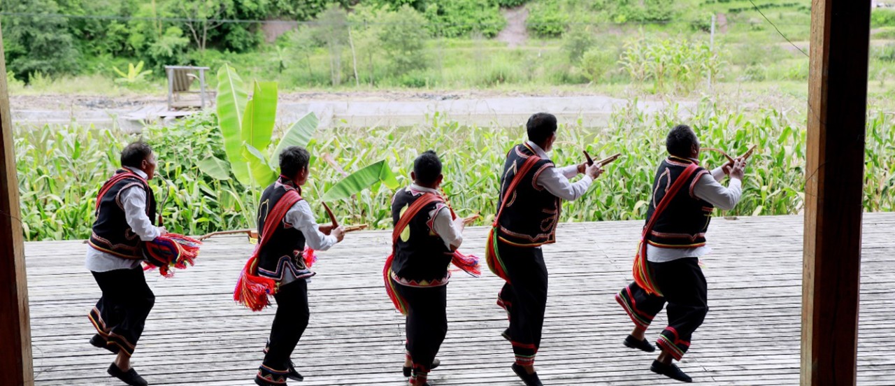 拉祜族富有诗意的歌舞