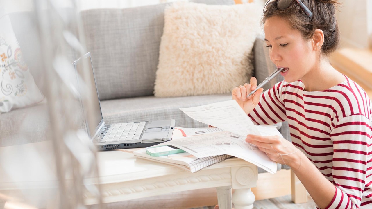 Thinking girl，image used for Habits for financial wellbeing