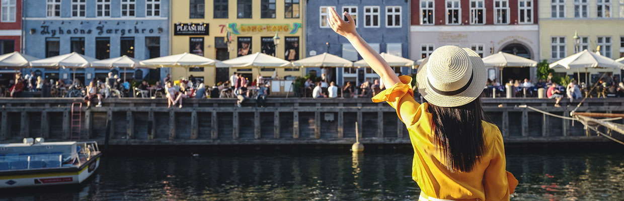A girl travelling in an Italian seaside town; image used for travel the globe